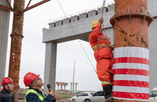杭紹甬高速杭紹段項(xiàng)目開展速差防墜器操作交流會